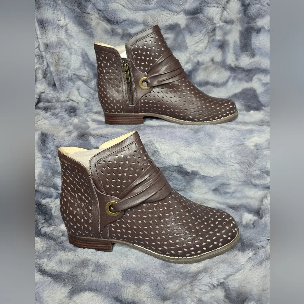 NWB Waco Priscilla Leather Bootie In French Roast Color‎ Size 9.5